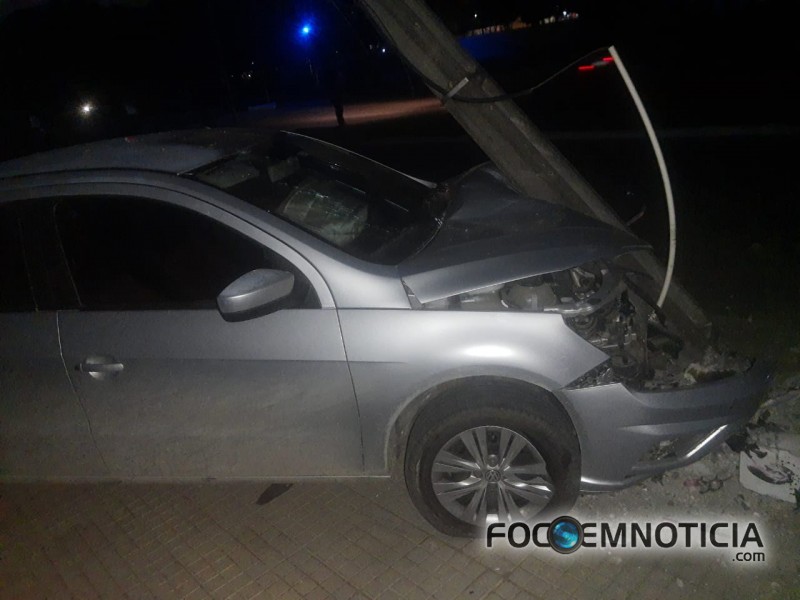 MOTORISTA PERDE O CONTROLE DO CARRO E DERRUBA POSTE NO SETOR -01 EM ARIQUEMES