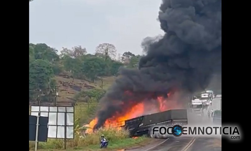 COLIS&Atilde;O FRONTAL NA BR - 364 ENTRE CARRETA E CAMINH&Atilde;O DEIXA UM MORTO,  FOTOS E V&Iacute;DEOS