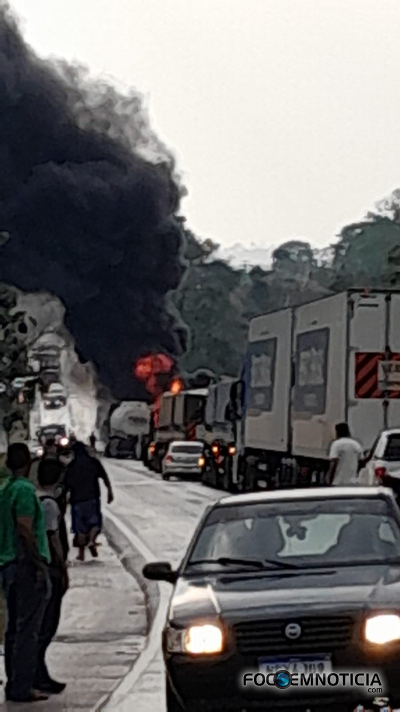 COLIS&Atilde;O FRONTAL NA BR - 364 ENTRE CARRETA E CAMINH&Atilde;O DEIXA UM MORTO,  FOTOS E V&Iacute;DEOS