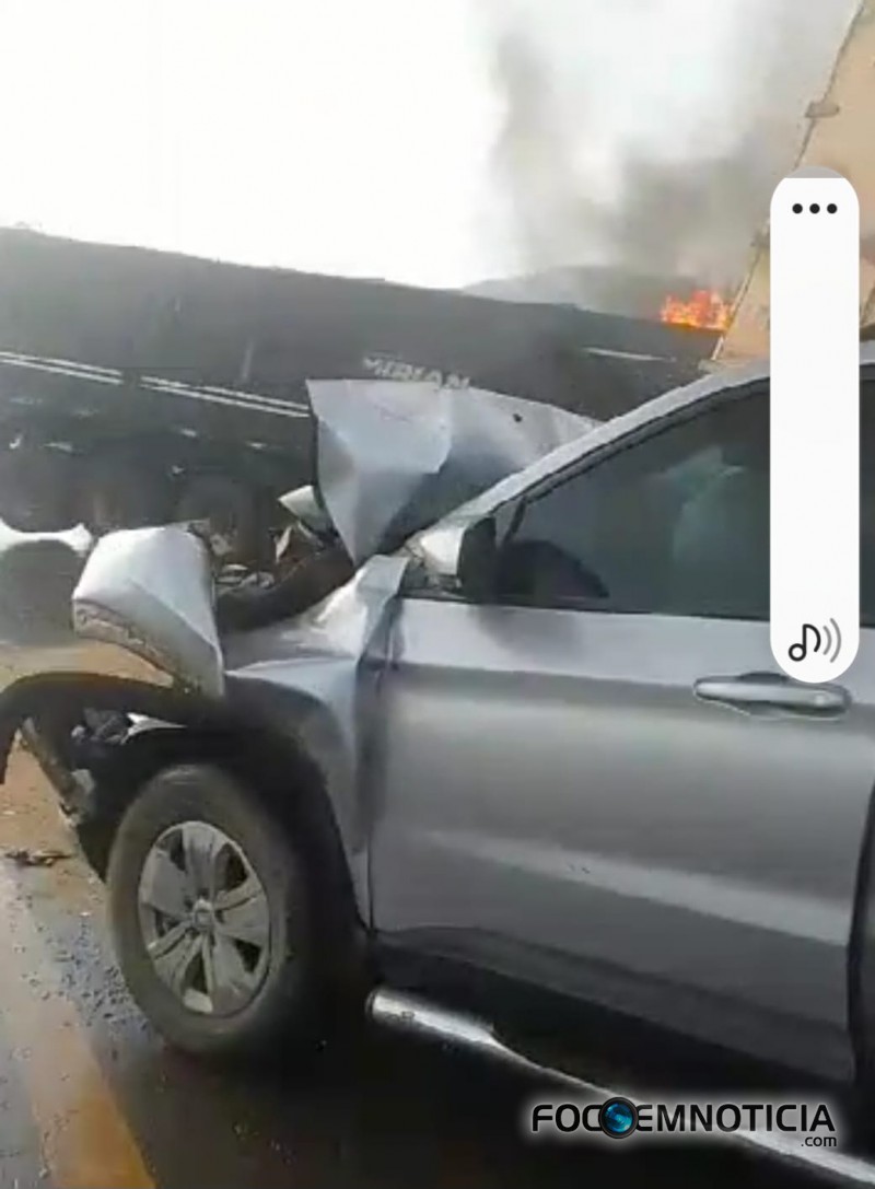 COLIS&Atilde;O FRONTAL NA BR - 364 ENTRE CARRETA E CAMINH&Atilde;O DEIXA UM MORTO,  FOTOS E V&Iacute;DEOS