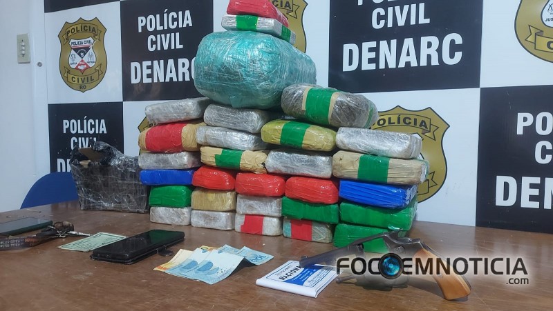 "PENSEI QUE A POL&Iacute;CIA N&Atilde;O TRABALHAVA AOS DOMINGOS", DISSE MOTORISTA PRESO COM 30 QUILOS DE DROGA