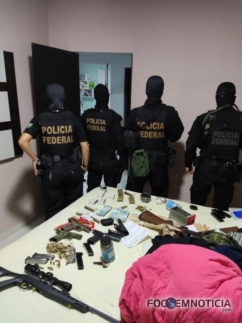 PF DEFLAGRA OPERA&Ccedil;&Atilde;O EM ARIQUEMES E JI - PARAN&Aacute;, CUMPRE 08 MBA E PRENDE 01 PESSOA