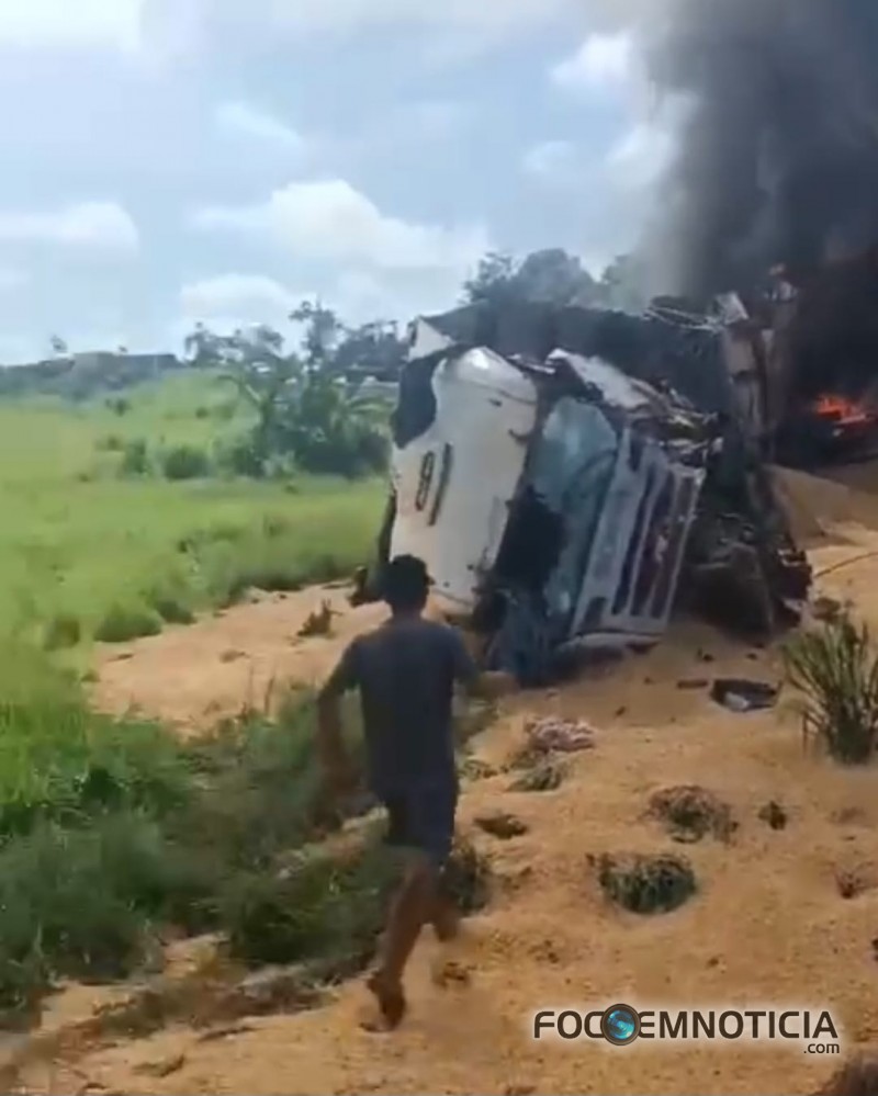 ACIDENTE ENTRE DUAS CARRETAS NA BR - 364 MATA 03 PESSOAS, 01 DELAS ERA UMA CRIAN&Ccedil;A