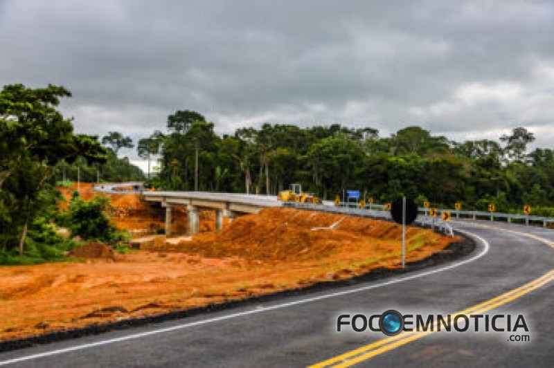 PONTE INAUGURADA H&Aacute; 60 DIAS PODER&Aacute; SER INTERDITADA, ATERRO CEDEU E ASFALTO RACHOU