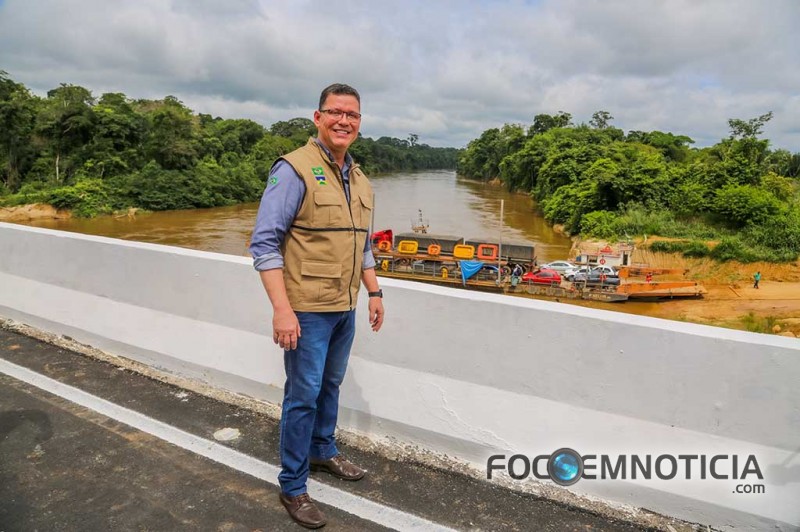 PONTE INAUGURADA H&Aacute; 60 DIAS PODER&Aacute; SER INTERDITADA, ATERRO CEDEU E ASFALTO RACHOU