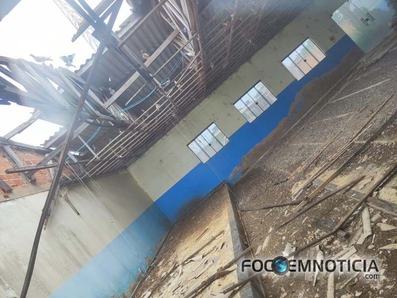 DESCASO E ABANDONO EM RIO CRESPO, OBRAS PARALISADAS E O PR&Eacute;DIO DA BIBLIOTECA FECHADO H&Aacute; DOIS ANOS