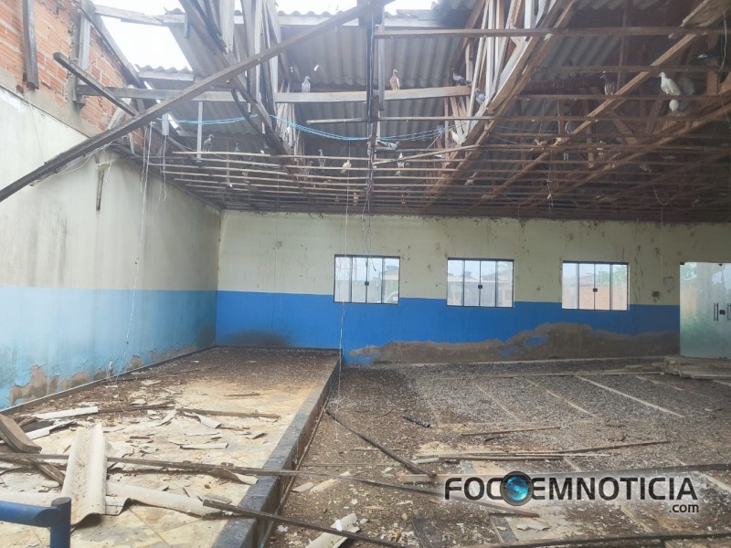 DESCASO E ABANDONO EM RIO CRESPO, OBRAS PARALISADAS E O PR&Eacute;DIO DA BIBLIOTECA FECHADO H&Aacute; DOIS ANOS
