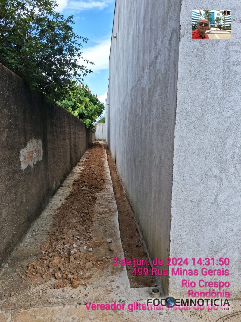 DESCASO E ABANDONO EM RIO CRESPO, OBRAS PARALISADAS E O PR&Eacute;DIO DA BIBLIOTECA FECHADO H&Aacute; DOIS ANOS