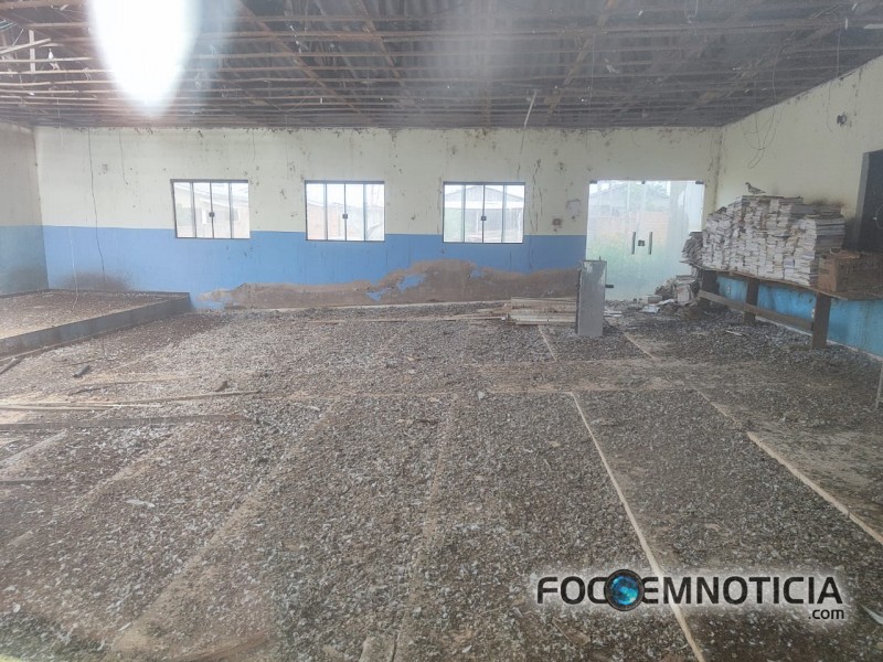 DESCASO E ABANDONO EM RIO CRESPO, OBRAS PARALISADAS E O PR&Eacute;DIO DA BIBLIOTECA FECHADO H&Aacute; DOIS ANOS