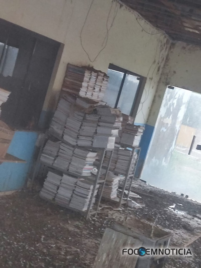 DESCASO E ABANDONO EM RIO CRESPO, OBRAS PARALISADAS E O PR&Eacute;DIO DA BIBLIOTECA FECHADO H&Aacute; DOIS ANOS