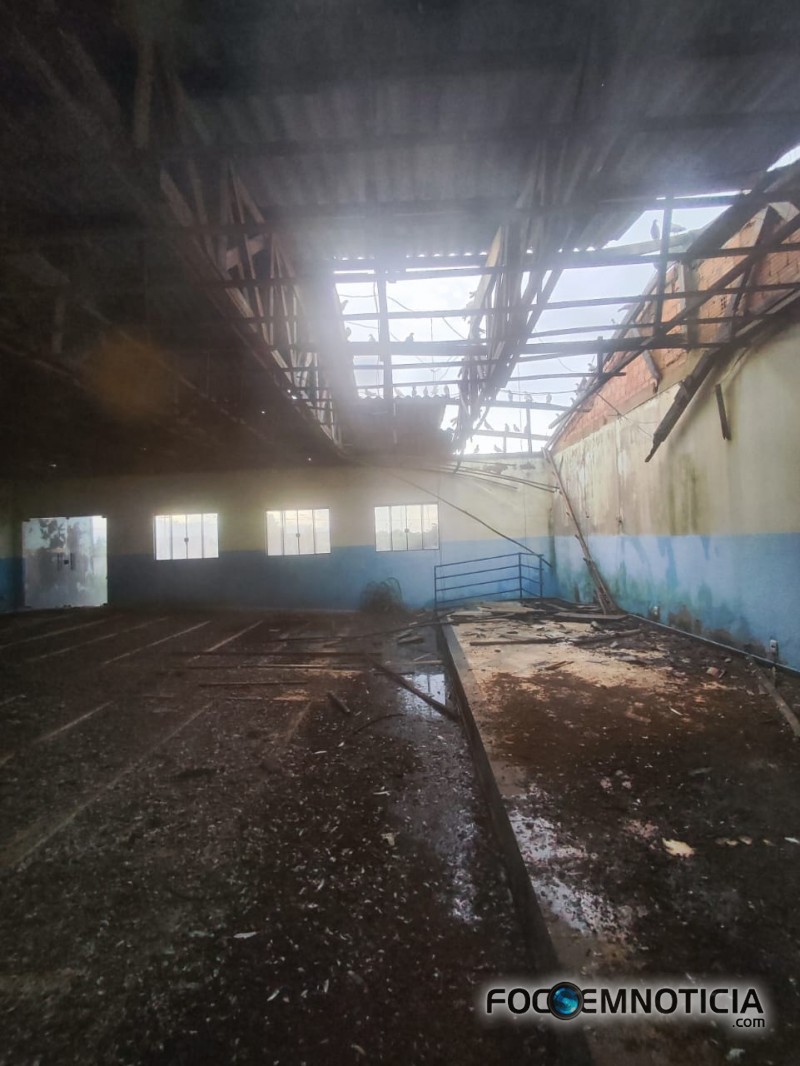 DESCASO E ABANDONO EM RIO CRESPO, OBRAS PARALISADAS E O PR&Eacute;DIO DA BIBLIOTECA FECHADO H&Aacute; DOIS ANOS