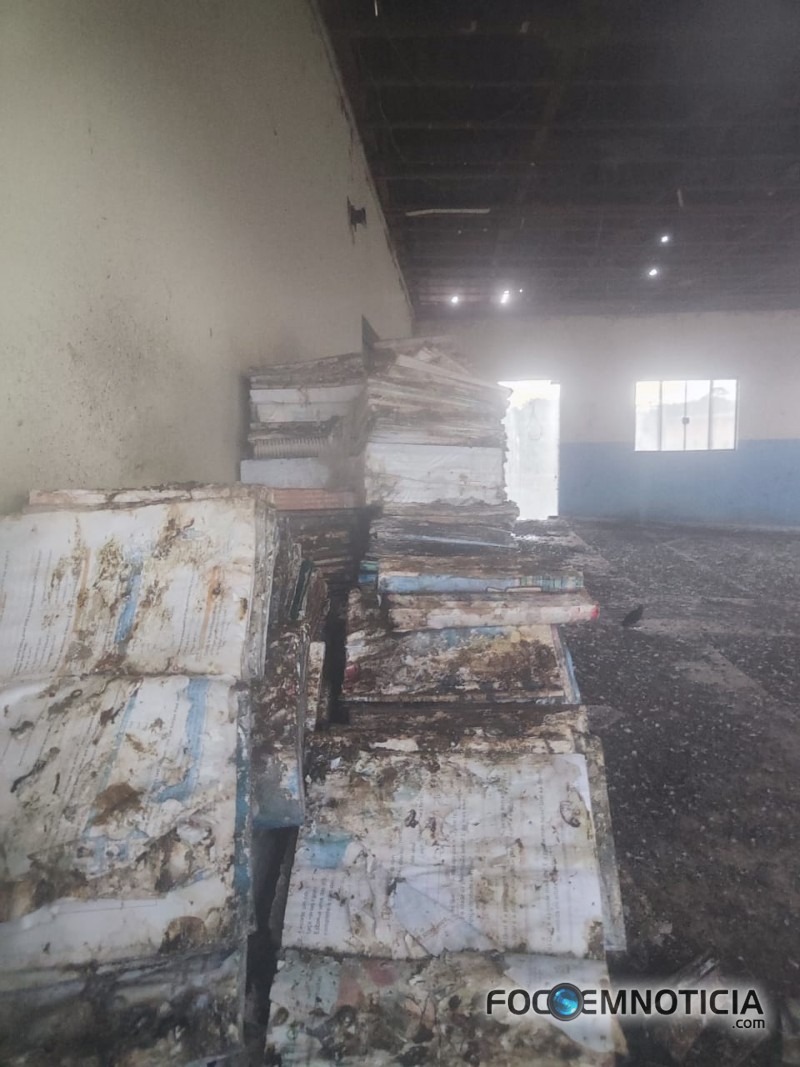 DESCASO E ABANDONO EM RIO CRESPO, OBRAS PARALISADAS E O PR&Eacute;DIO DA BIBLIOTECA FECHADO H&Aacute; DOIS ANOS