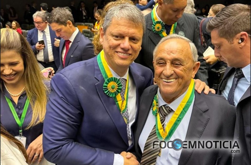 JO&Atilde;O GON&Ccedil;ALVES &Eacute; CONDECORADO PELA C&Acirc;MARA FEDERAL COM A "MEDALHA M&Eacute;RITO LEGISLATIVO"