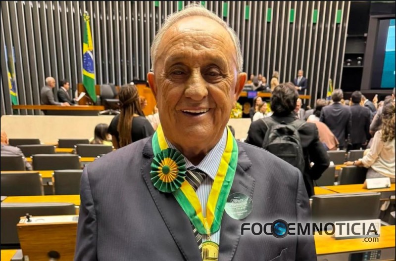 JO&Atilde;O GON&Ccedil;ALVES &Eacute; CONDECORADO PELA C&Acirc;MARA FEDERAL COM A "MEDALHA M&Eacute;RITO LEGISLATIVO"